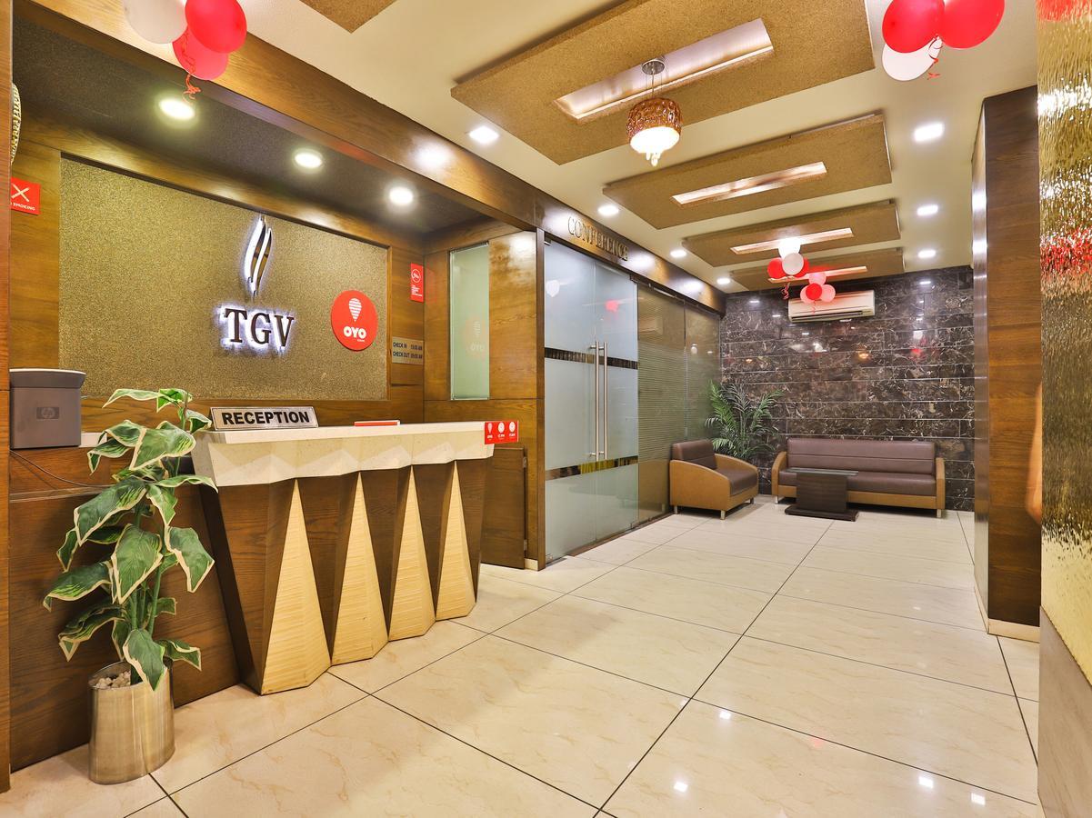 Oyo 13253 The Grand Vinayak Hotel Ahmedabad Exterior foto
