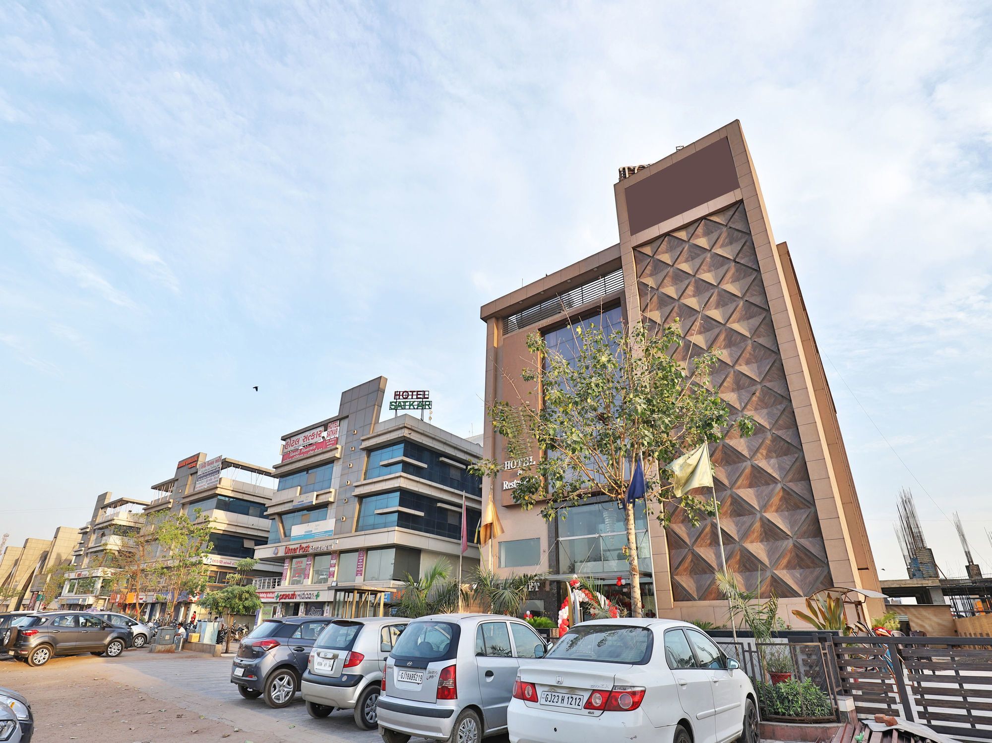 Oyo 13253 The Grand Vinayak Hotel Ahmedabad Exterior foto